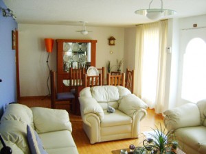 Sergio Acosta Avisos gratis en Mexico lindo en Iztapalapa |  A 10 mins de Pericoapa en Lomas Estrella cerca UAM Xochimilco, Casa 2 Niveles amplio jardin, escriturada