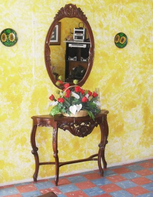 SR. Jose T&uacute;n Avisos gratis en Mexico lindo en M&eacute;rida |  VENTA DE MUEBLE MEDIA LUNA, EXCELENTE ESTADO