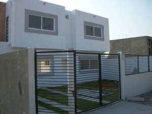 HOGARES DE MORELOS Avisos gratis en Mexico lindo en Cuautla |  REMATO RESIDENCIA CON ALBERCA, ESTILO MINIMALISTA