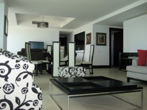 Josie Rodriguez Avisos gratis en Mexico lindo en Canc&uacute;n |  Condominio de lujo frente al mar en Canc&uacute;n en Renta por el verano, Maravillosa vista al mar y a la laguna 