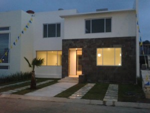 alejandro castillo Avisos gratis en Mexico lindo en San Juan del R&iacute;o |  SE VENDE CASA NUEVA EN SAN JUAN DEL RIO, DETALLES EN PIEDRA, CRISTAL, ACERO E ILUMINACION. 