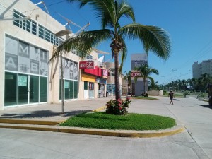 GONZALO ESCOBAR G Avisos gratis en Mexico lindo en Acapulco de Ju&aacute;rez |  Plaza las  velas local comercial ubicadisimo, Plaza las  velas local para desarrollar  plaza