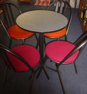  Avisos gratis en Mexico lindo en Coyoac&aacute;n |  remato 80sillas y 20 mesas, excelentes condicione, muy buen puesto