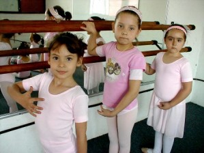 regina Tellez Avisos gratis en Mexico lindo en Coyoac&aacute;n |  Urgen, estudiantes mujeres de ballet, jazz, bailes latinos, folclor, p, Estudiantes pintura, ballet, jazz, latinos, zumba, sabados, sur
