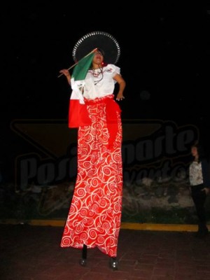 Iv&aacute;n Maldonad Avisos gratis en Mexico lindo en Puebla |  Zanqueros, show de zancos, 15 de septiembre, fiestas patrias, Zanqueros, zancos, fiestas patrias, 15 de septiembre