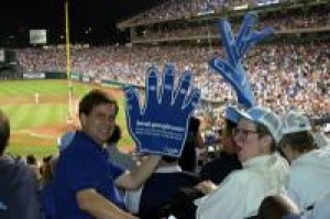 ALPMEXICO Avisos gratis en Mexico lindo en M&eacute;rida |  Manos gigantes hechas en fomi con logos, Manos gigantes hechas en fomi con logos