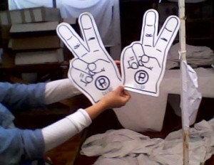 ARMANDO CEDEÑO Avisos gratis en Mexico lindo en Chilpancingo de los Bravo |  Manos gigantes hechas en fomi con logos en acapulco, Manos de fomi